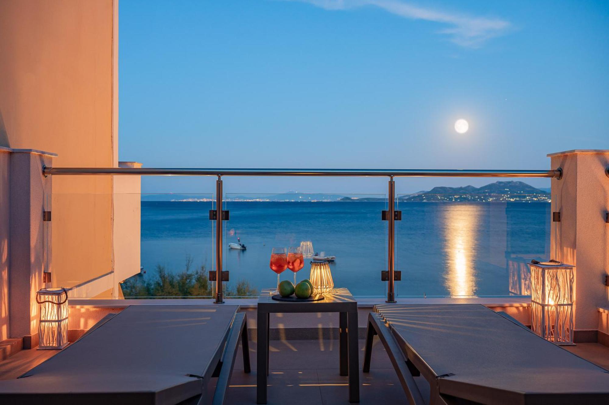 8Moons Boutique Apartments كوكاري المظهر الخارجي الصورة